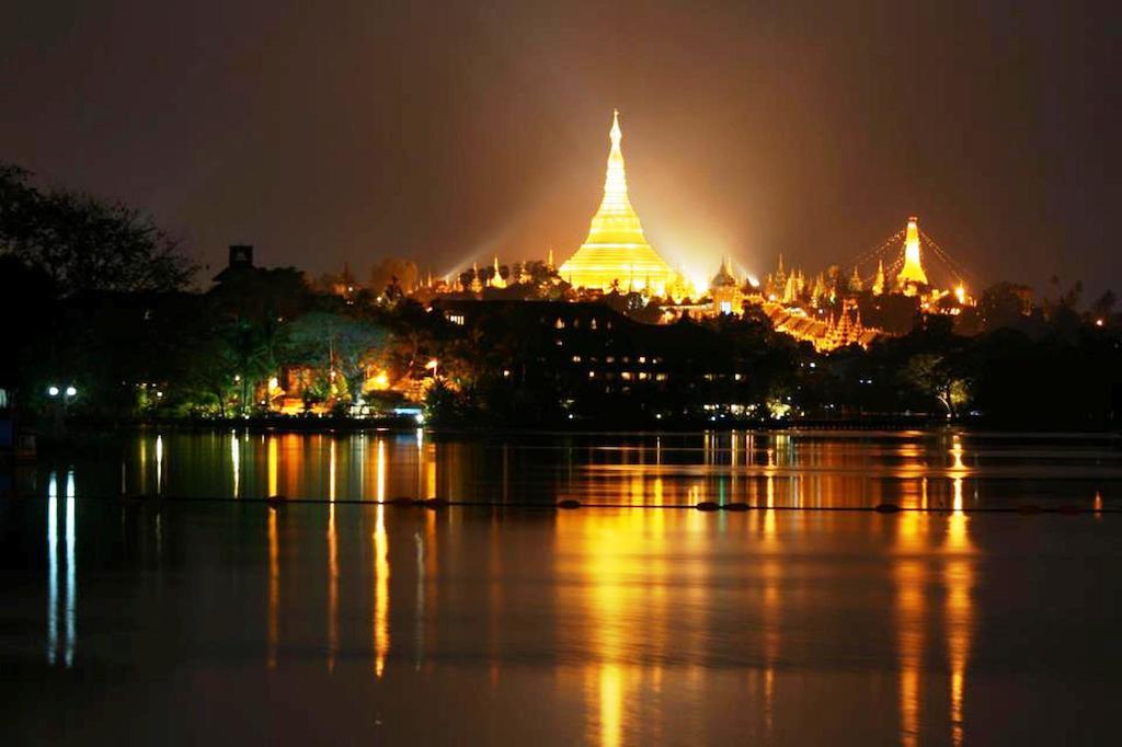 May Shan Hotel Rangoon Buitenkant foto