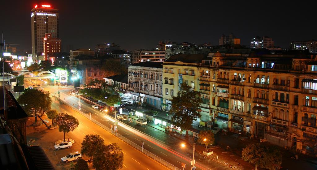 May Shan Hotel Rangoon Buitenkant foto