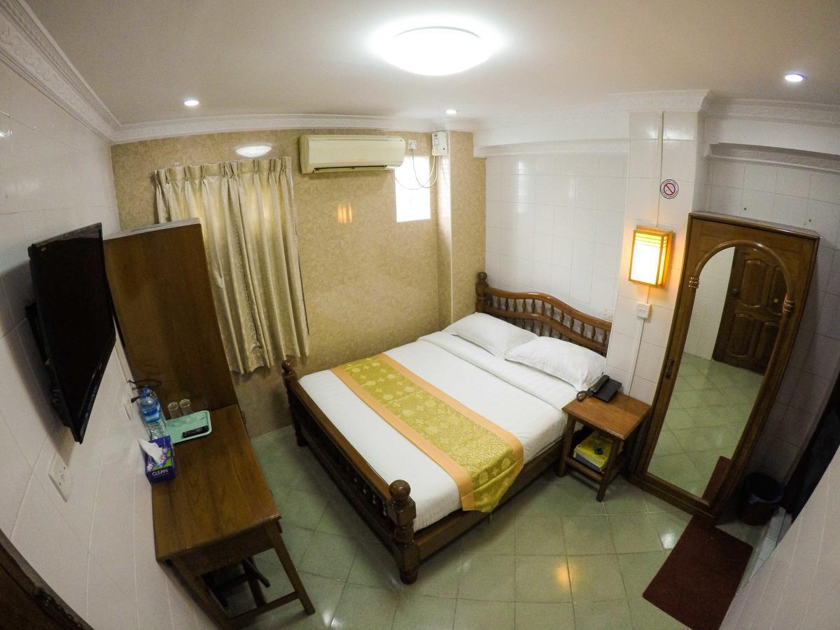 May Shan Hotel Rangoon Buitenkant foto