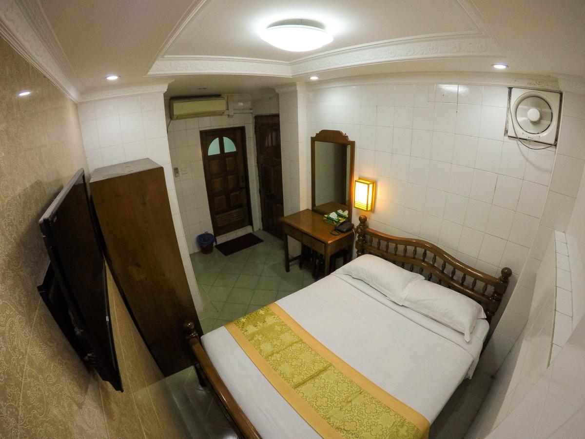 May Shan Hotel Rangoon Buitenkant foto