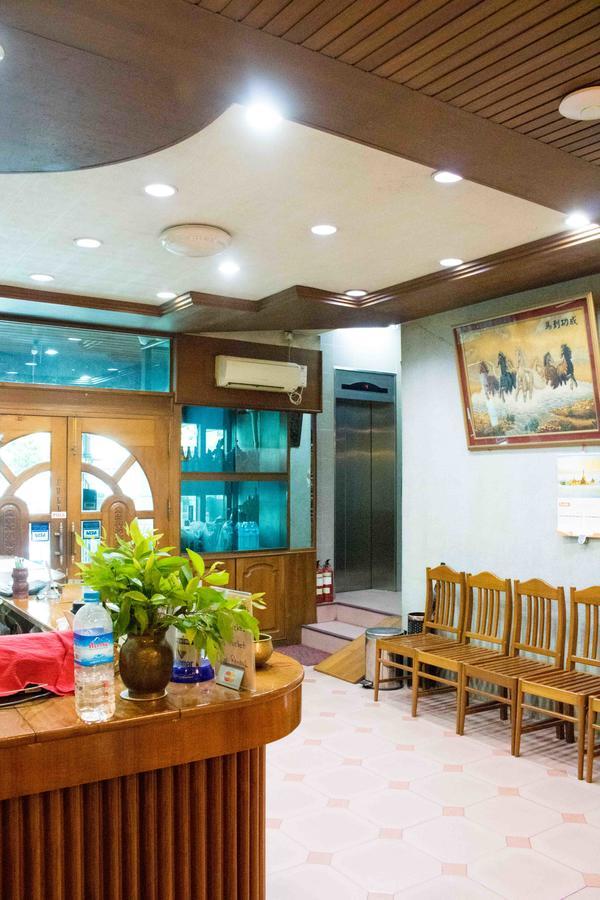 May Shan Hotel Rangoon Buitenkant foto