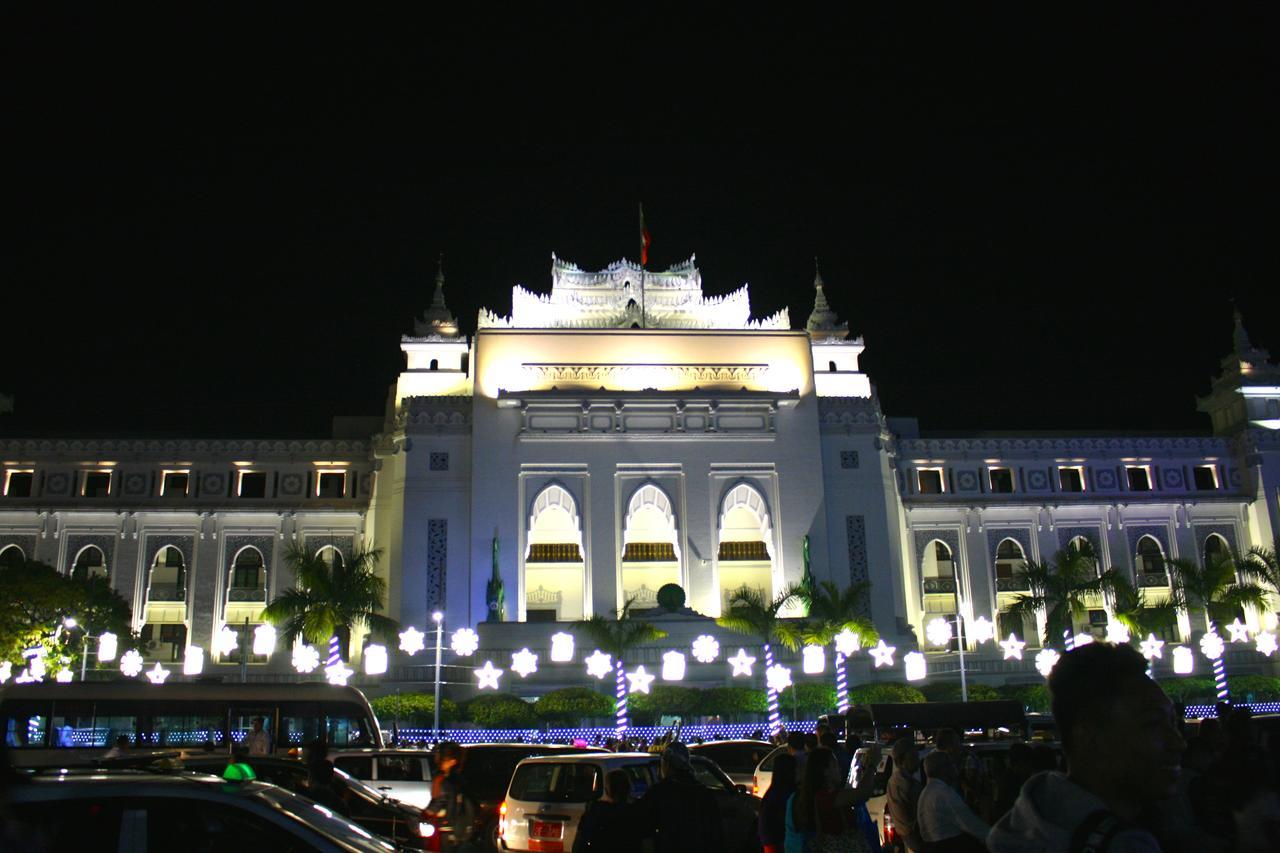 May Shan Hotel Rangoon Buitenkant foto