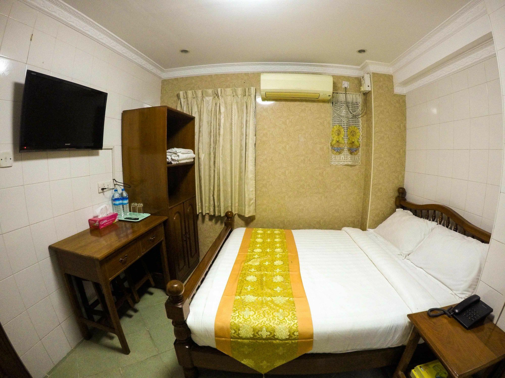 May Shan Hotel Rangoon Buitenkant foto